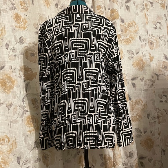 Lane Bryant black and white collard shirt - Picture 3 of 4